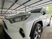 Toyota RAV4 2020 года за 17 000 000 тг. в Актобе