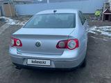 Volkswagen Passat 2006 годаfor3 400 000 тг. в Атырау – фото 4