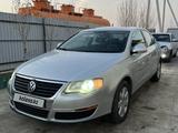 Volkswagen Passat 2006 годаүшін3 400 000 тг. в Атырау