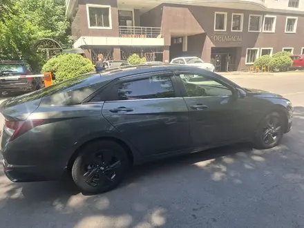 Hyundai Elantra 2023 года за 8 200 000 тг. в Алматы – фото 3