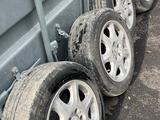 Диски с шинами от мерседеса за 150 000 тг. в Алматы – фото 5