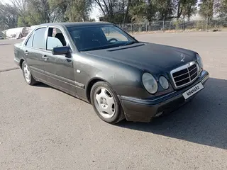 Mercedes-Benz E 230
