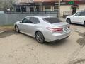 Toyota Camry 2018 года за 12 500 000 тг. в Актобе – фото 2