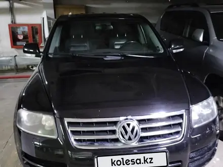 Volkswagen Touareg 2005 года за 3 800 000 тг. в Атырау – фото 9