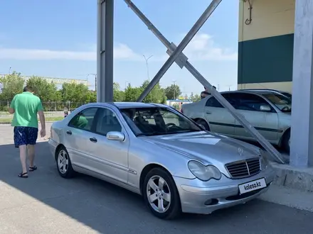 Mercedes-Benz C 200 2001 года за 3 300 000 тг. в Павлодар – фото 3