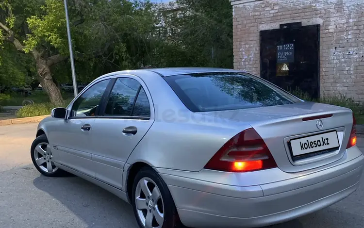 Mercedes-Benz C 200 2001 годаfor3 300 000 тг. в Павлодар