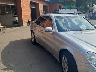 Mercedes-Benz E 320