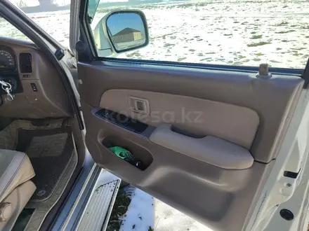 Toyota Hilux Surf 2001 года за 4 500 000 тг. в Алматы – фото 6