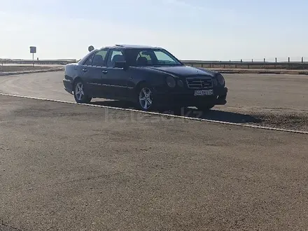 Mercedes-Benz E 230 1997 года за 2 000 000 тг. в Астана – фото 2