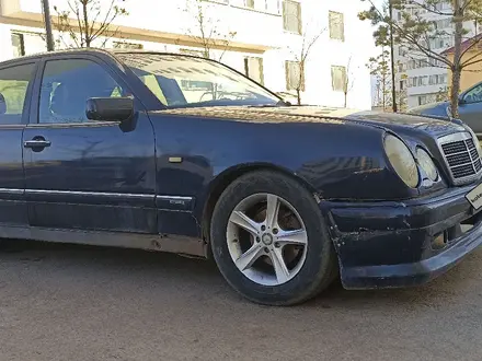 Mercedes-Benz E 230 1997 года за 2 000 000 тг. в Астана – фото 10