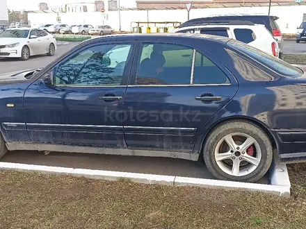 Mercedes-Benz E 230 1997 года за 2 000 000 тг. в Астана – фото 5