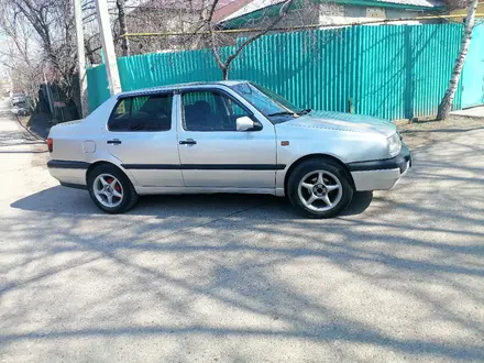 Volkswagen Vento 1993 года за 1 700 000 тг. в Алматы – фото 2