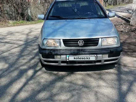 Volkswagen Vento 1993 года за 1 700 000 тг. в Алматы – фото 3