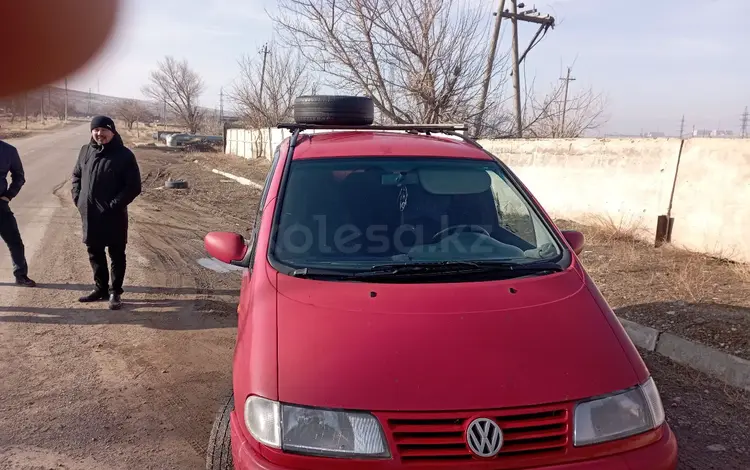 Volkswagen Sharan 1997 года за 2 400 000 тг. в Тараз