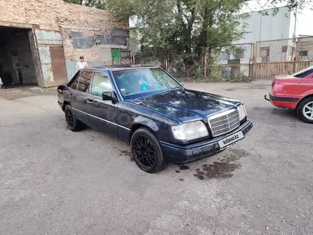 Mercedes-Benz E 300 1992 года за 1 000 000 тг. в Караганда – фото 3