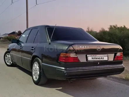 Mercedes-Benz E 230 1992 года за 1 750 000 тг. в Кызылорда – фото 5