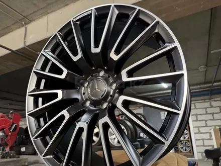 Новые оригинальные диски AMG R22 на Mercedes G Classe W463 Гелендваген за 1 300 000 тг. в Алматы – фото 3