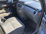 Toyota Avensis Verso 2001 годаfor3 700 000 тг. в Павлодар – фото 2