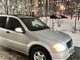 Mercedes-Benz ML 320 2001 года за 4 000 000 тг. в Петропавловск – фото 2
