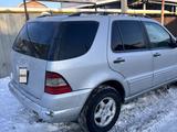 Mercedes-Benz ML 320 2001 года за 4 000 000 тг. в Петропавловск – фото 4