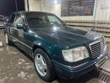 Mercedes-Benz E 200 1995 годаүшін2 800 000 тг. в Актобе – фото 3