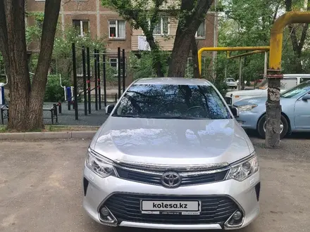 Toyota Camry 2016 года за 11 800 000 тг. в Алматы – фото 2