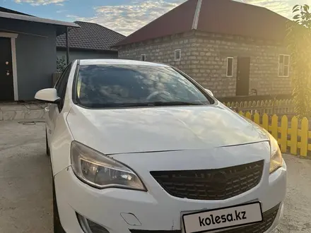 Opel Astra 2011 года за 3 000 000 тг. в Атырау – фото 3