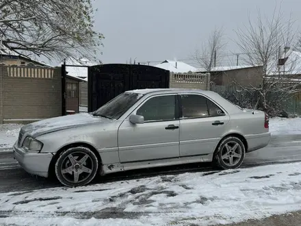 Mercedes-Benz C 220 1996 года за 1 700 000 тг. в Тараз – фото 2