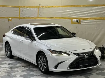 Lexus ES 250 2019 года за 17 500 000 тг. в Шымкент