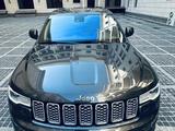 Jeep Grand Cherokee 2021 года за 28 000 000 тг. в Алматы – фото 2
