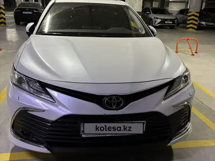 Toyota Camry 2021 года за 15 600 000 тг. в Шымкент