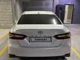 Toyota Camry 2021 года за 14 500 000 тг. в Шымкент – фото 3