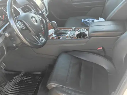 Volkswagen Touareg 2010 года за 12 500 000 тг. в Астана – фото 12