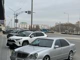 Mercedes-Benz E 320 1998 года за 4 200 000 тг. в Жанаозен – фото 2