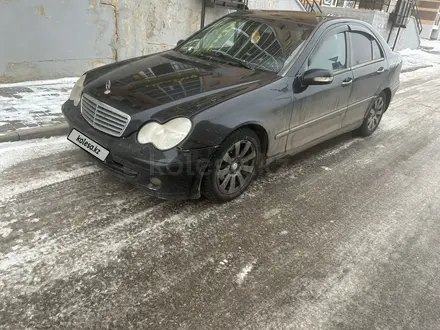 Mercedes-Benz C 180 2002 года за 2 400 000 тг. в Кокшетау