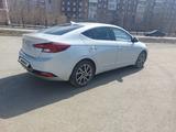 Hyundai Elantra 2019 года за 9 500 000 тг. в Караганда – фото 2