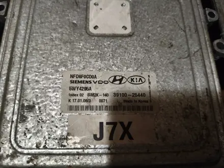 Блок управления двигателем Hyundai за 50 000 тг. в Костанай – фото 2