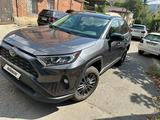 Toyota RAV4 2020 года за 7 700 000 тг. в Алматы