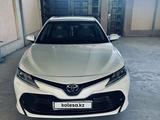 Toyota Camry 2021 года за 14 200 000 тг. в Шымкент – фото 2