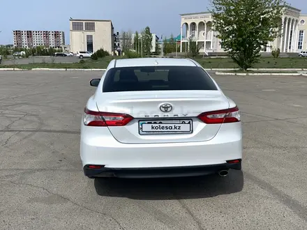 Toyota Camry 2019 года за 13 800 000 тг. в Уральск – фото 3