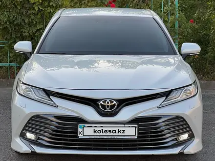 Toyota Camry 2018 года за 14 800 000 тг. в Шымкент – фото 3