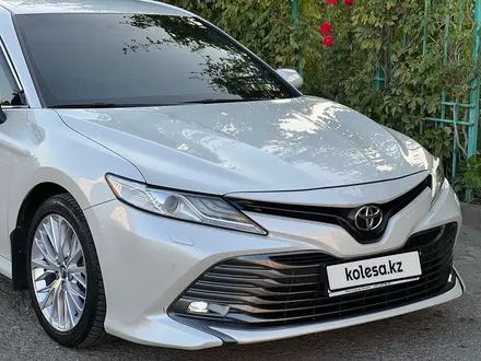 Toyota Camry 2018 года за 14 800 000 тг. в Шымкент – фото 4