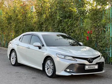 Toyota Camry 2018 года за 14 800 000 тг. в Шымкент – фото 2