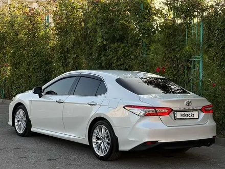 Toyota Camry 2018 года за 14 800 000 тг. в Шымкент – фото 6