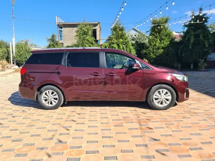 Kia Carnival 2018 года за 14 500 000 тг. в Шымкент – фото 2