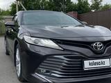 Toyota Camry 2018 года за 16 000 000 тг. в Павлодар – фото 2