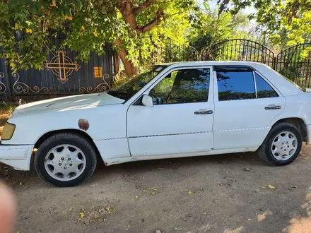 Mercedes-Benz E 230 1990 года за 900 000 тг. в Алматы – фото 3