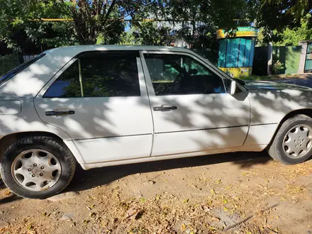 Mercedes-Benz E 230 1990 года за 900 000 тг. в Алматы – фото 4