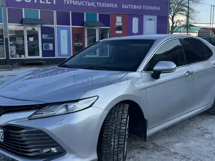 Toyota Camry 2019 года за 13 000 000 тг. в Алматы – фото 2