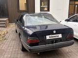 Mercedes-Benz E 200 1994 годаүшін850 000 тг. в Караганда – фото 3